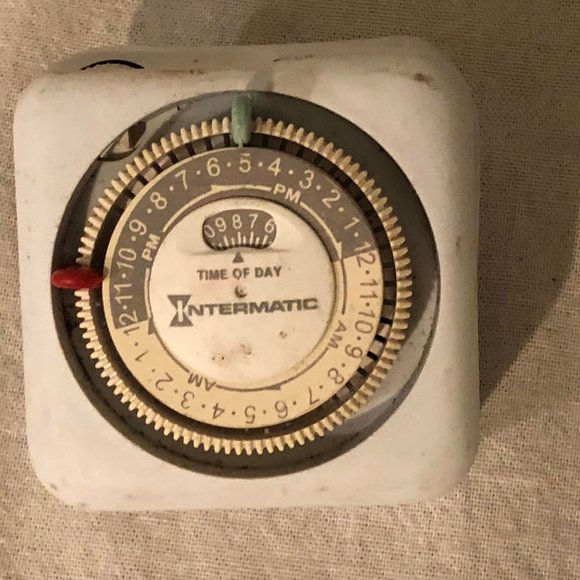 3 Intermatic Indoor 24hr Timers & 2 6ft Extension Cords - JUST IN TIME FOR HOLID - Picture 3 of 8